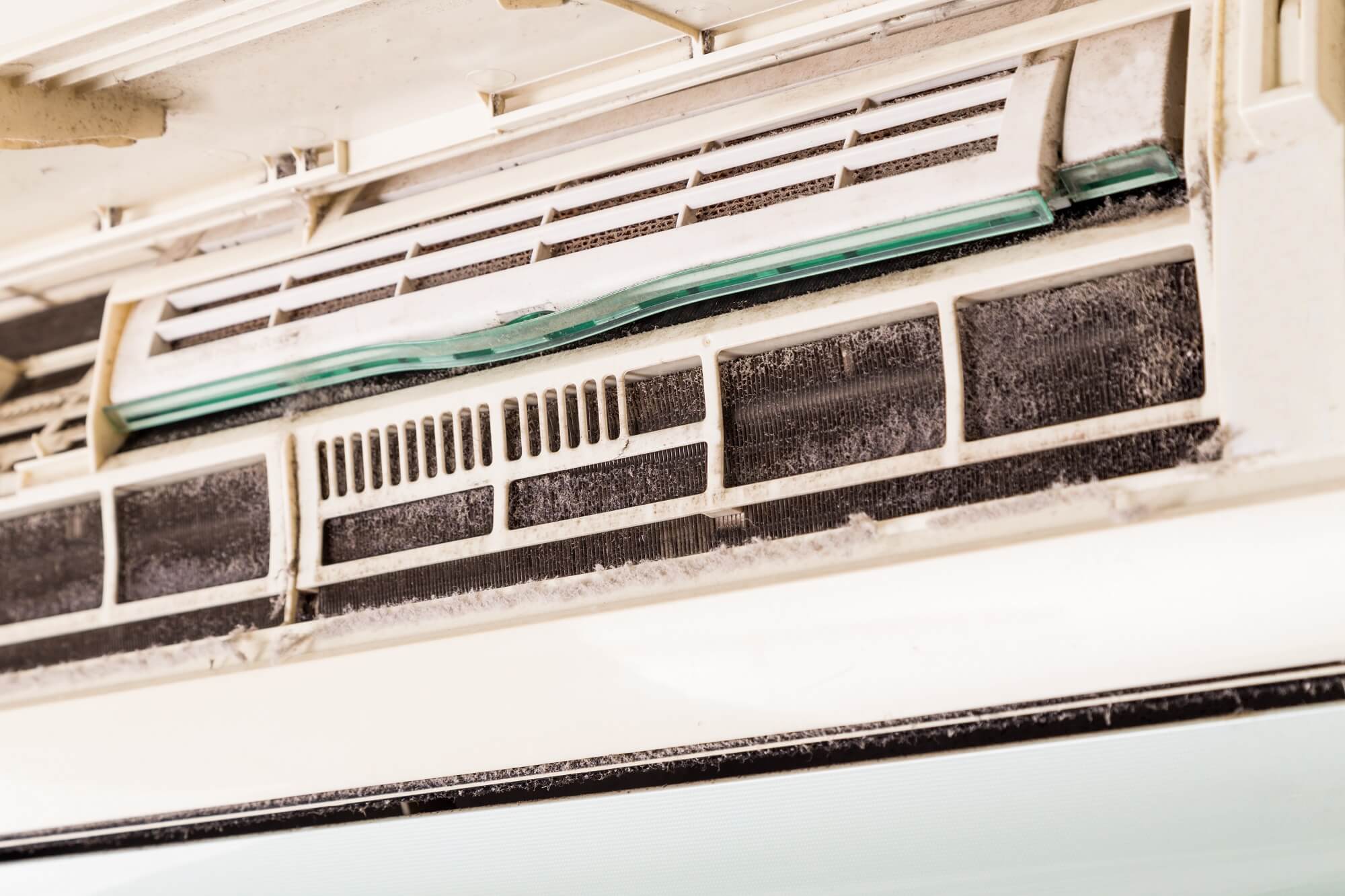 Zapach stęchlizny z klimatyzacji – co oznacza?